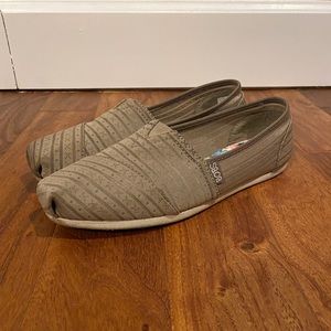 Women’s Size 9 Tan BOBS